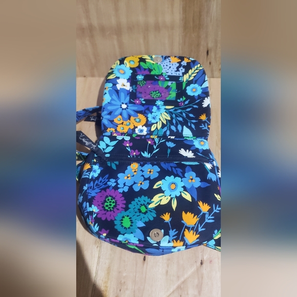 Vera Bradley Mini Travel Crossbody Bag with lots of compartments - Picture 7 of 9